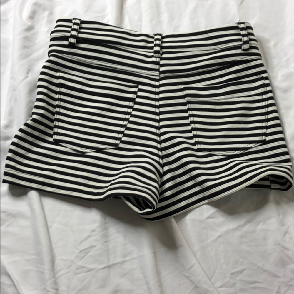 STRIPED SHORTS - Picture 3 of 4